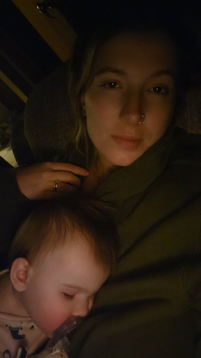 GirlMomProbs's tweet photo. Tired sicky girl snuggles but snuggles none the less. https://t.co/Wba7uTXweR