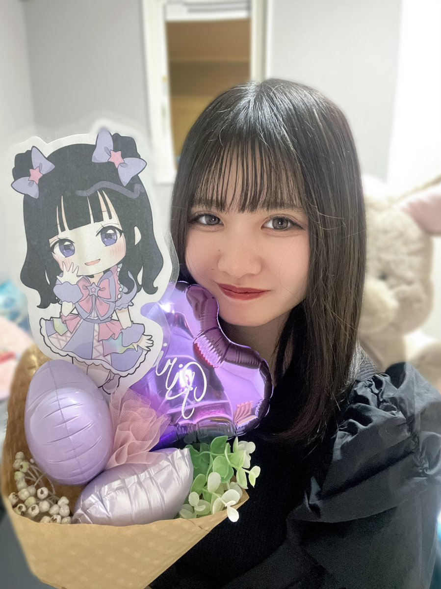 おそよー👶🏻
今起きました!!寝すぎましたね😚

昨日プレゼントでもらったお花が可愛すぎました💜ありがとうございます💐
他にプレゼントくれた方もありがとう❤︎

昨日の夜は写真やチェキツイなど載せてくれてるの嬉しすぎて夜みてから眠りにつきました😂

#きゅるきゅまっ #姫乃りり #アイドル