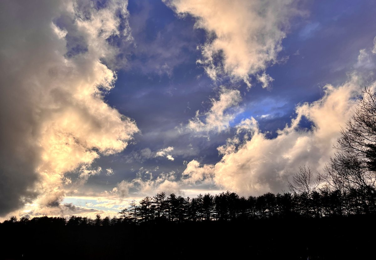 ClarityRenee's tweet photo. Art in the sky ❤️
#nature #photograghy #NewEngland #beauty https://t.co/V8bWKugHoh