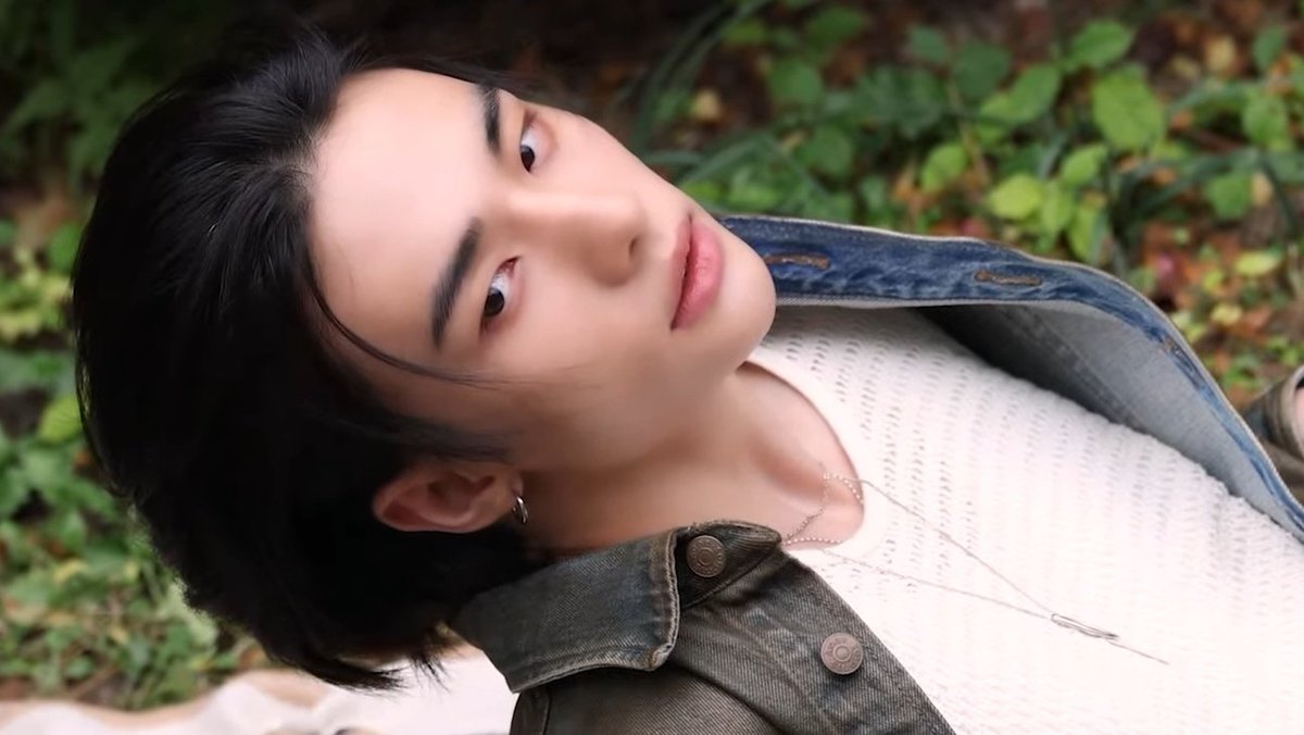 hyunjinpost's tweet photo. hyunjin for stay 4th gen https://t.co/Aq6A5v6LUH