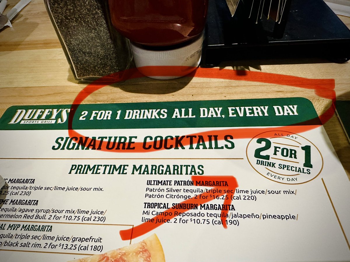 LiLWiL612's tweet image. Damn #DryJanuary was a terrible idea, but hey i lasted 14 days! But cmon, how can i pass this up, especially after watchin that @packers whupp ass!! Had to come out for a nightcap! @Giants @duffysmvp #Tampa #2For1 #Cheers #DrinkUp #WhatAWin