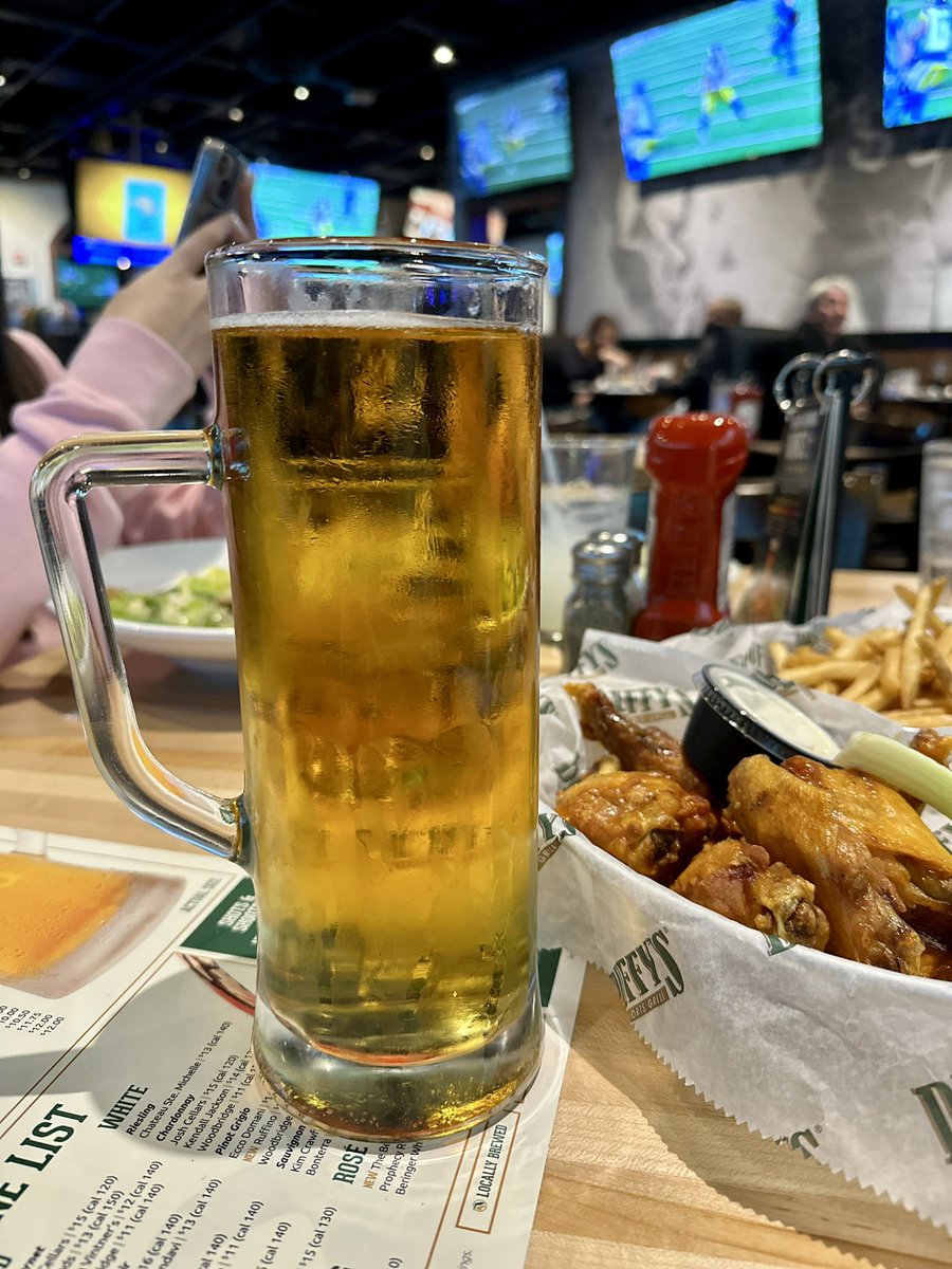 LiLWiL612's tweet image. Damn #DryJanuary was a terrible idea, but hey i lasted 14 days! But cmon, how can i pass this up, especially after watchin that @packers whupp ass!! Had to come out for a nightcap! @Giants @duffysmvp #Tampa #2For1 #Cheers #DrinkUp #WhatAWin