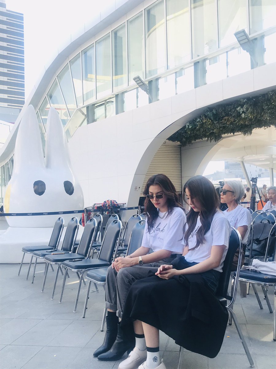 bringmefaye's tweet photo. ฝ้าย พีรญา &amp; โยโกะ อาภัสรา ที่งานบวงสรวงซีรีส์

“Blank the series เติมคำว่ารักลงในช่องว่าง”

#BlankTheSeries #FayePeraya #FayeYoko https://t.co/sMXSZPbjVf