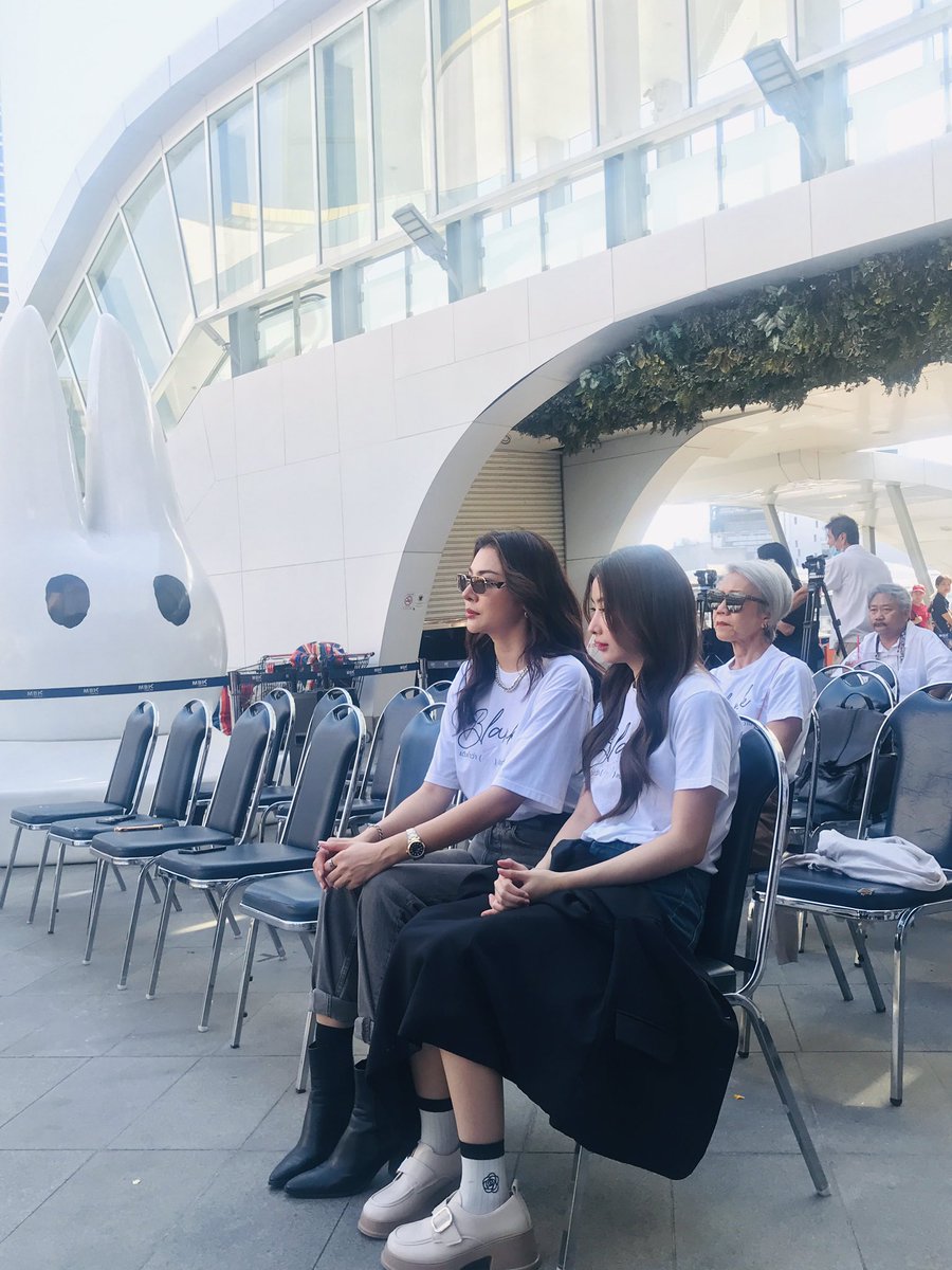 bringmefaye's tweet photo. ฝ้าย พีรญา &amp; โยโกะ อาภัสรา ที่งานบวงสรวงซีรีส์

“Blank the series เติมคำว่ารักลงในช่องว่าง”

#BlankTheSeries #FayePeraya #FayeYoko https://t.co/sMXSZPbjVf