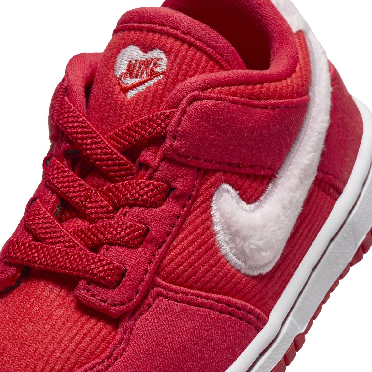 SnkrsStock's tweet photo. Releasing tomorrow on Nike 
Nike dunk low “vday”

Gs https://t.co/UOmw6opeed
Ps : https://t.co/g2ylAqK01h
Td : https://t.co/ErmQtI9Ud2 https://t.co/4WtIpq9VK2