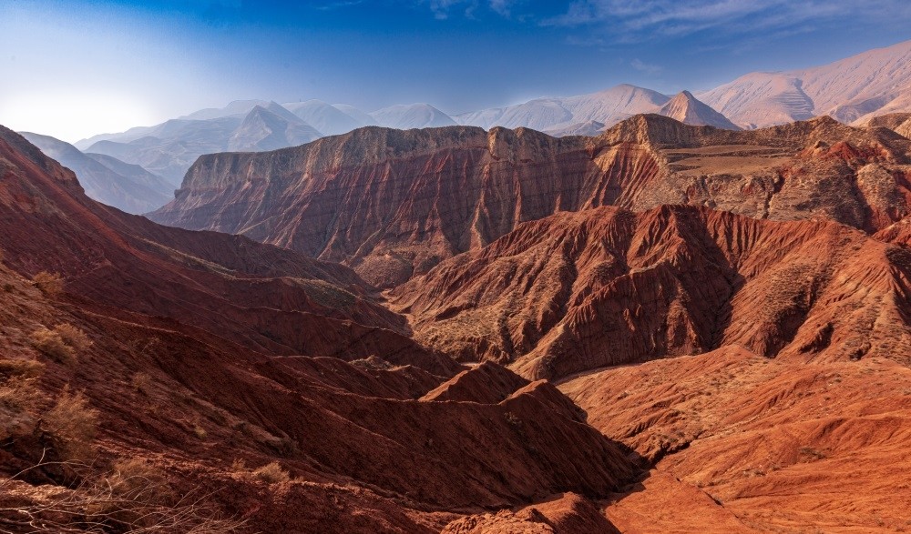 ExploreGansu's tweet photo. 🌈⛰️⏳The Danxia landform in Yongjing county of Linxia Hui autonomous prefecture, #Gansu province, with its bright hills and steep rock walls, is considered a natural wonder of the world. #NatureBeauty #GansuGlance #AmazingGansu https://t.co/rrnLlzjwKC