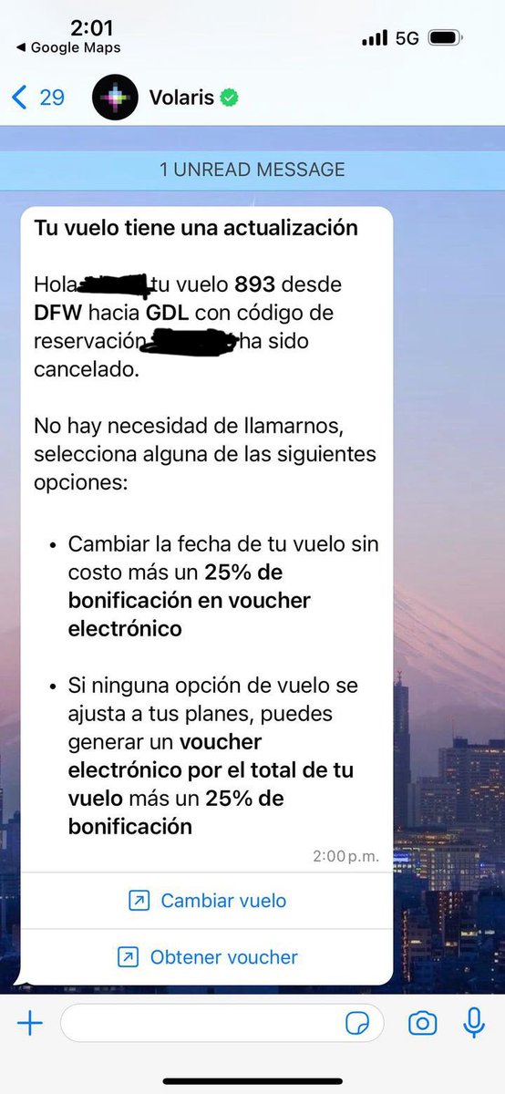 Luisfecalderonz's tweet photo. Se sabe que @viajaVolaris no es muy buena aerolínea, pero no está de más reportar que dejaron varados a sus clientes en Dallas. Cancelaron el vuelo Y4 893, de Dallas a Guadalajara, como el Y4 391, de Dallas a CDMX.

A sabiendas de que se encuentran obligados a cubrir los gastos devsus clientes, como establece la Ley General de Aviación Civil, @viajaVolaris cobardemente cuelga el teléfono a todo cliente que pide una solución, o al menos un lugar donde dormir.

Tomen sus precauciones antes de viajar con Volaris.