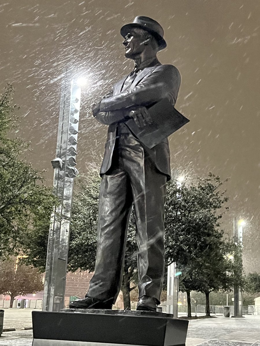DavidMooreDMN's tweet photo. Statue of first head coach of the Cowboys as snow hits AT&amp;T Stadium after the latest unexpected playoff exit. https://t.co/VF5nhjcdyh