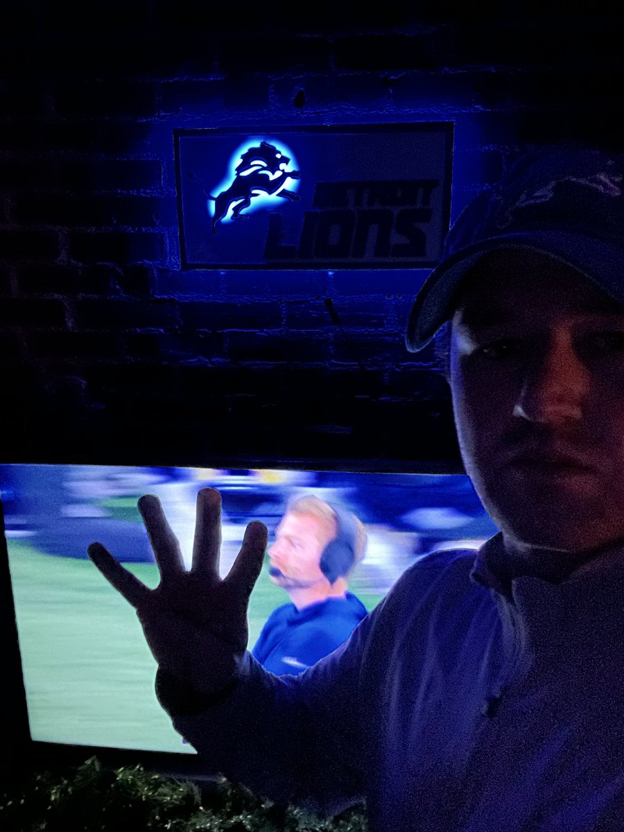 JoeKaverman's tweet photo. Fours up #AllGrit #ItTakesAllOfUs https://t.co/11SLGjM1K6