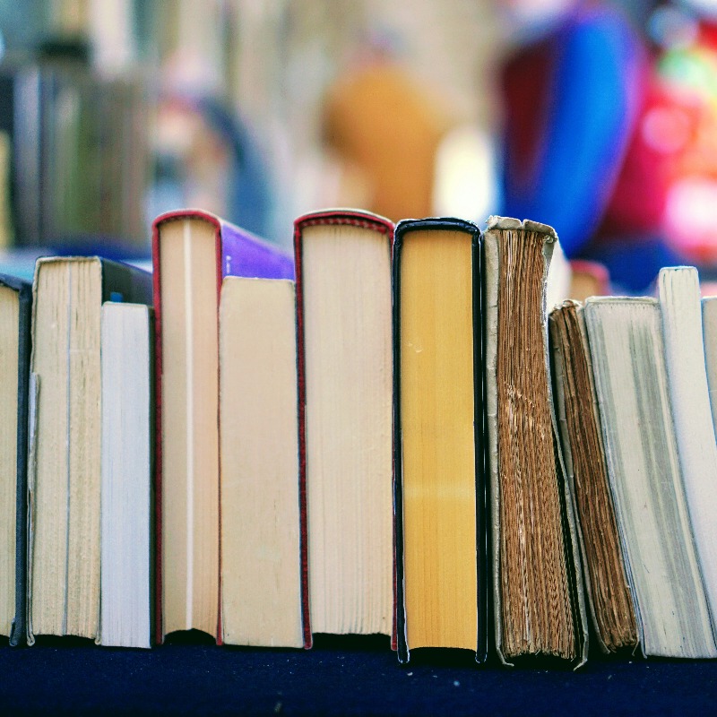 unisqaus's tweet photo. It's almost time for students and teachers to dust off their notebooks!

To kick the school year off with a bang, we'll be sending out (media) lesson plans every morning this week...

First up:
🎒 Managing the back to school anxiety.
🎒 Dos and don’ts of packing school lunches.