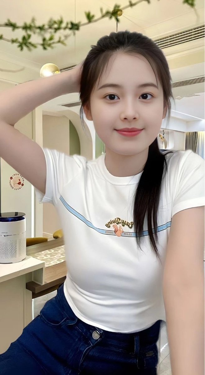 TuyetLien2402's tweet photo. ❤️ĐỜI CÒN CÓ NHAU❤️

Đời còn có nhau hãy cứ thương
Sau này biết ra sao mà lường
Hãy sống hôm nay cho thật tốt
Để mãi tình này thơm ngát hương

Đời còn có nhau hãy cứ yêu
Và hãy yêu nhau cho thật nhiều
Vì cuộc đời này rồi quá ngắn
Nay có nhau rồi hết cô liêu

Đời còn có nhau hãy vì nhau
Cùng đến xoa dịu những thương đau
Một thời vương mang đã hằn vết
Tựa vào nhau nâng dìu bước mau

Đời còn nhau có phải duyên sâu?
Đừng ngại chi ta sẽ bắt đầu
Chia ngọt sẻ bùi xây hạnh phúc
Có nhau rồi vun đắp dài lâu.