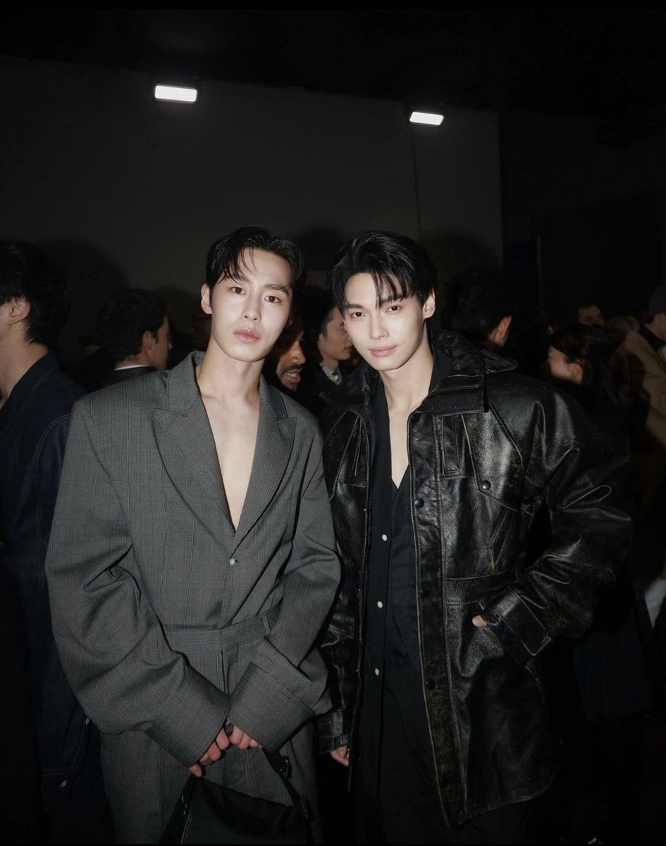 mayaonline2002's tweet photo. หล่อจนมิลานสะเทือน!! #วินเมธวิน เจ��าของตำแหน่ง Prada Ambassadorb ขณะเข้าร่วมชมแฟชั่นโชว์ PRADA คอลเลคชั่น Men’s Fall/Winter 2024 #PradaFW24 ที่จัดขึ้น ณ เมืองมิลาน ประเทศอิตาลี

นอกจากนี้ #winmetawin ได้พูดคุยกับดีไซเนอร์ระดับโลก Miuccia Prada พร้อมร่วมเฟรมหนุ่มสาวสุดฮอตแห่งยุค อาทิ Kentaro Sakaguchi นักแสดง-นายแบบสุดฮอตจากญี่ปุ่น รวมถึงพระเอกแถวหน้า Lee Jae Wook และสาวเจ้าเสน่ห์ KARINA วง aespa จากเกาหลีใต้ ที่เข้าร่วมชมโชว์ครั้งนี้อีกด้วย

BA PRADA WIN in Milan 

BA PRADA WIN in Milan 
#PradaFW24xWIN
#WINreadyforMilan 
#PradaFW24 #PradaxWin
#MAYATVOFFICIAL