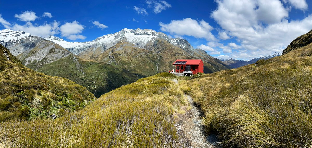 thebushline's tweet photo. Lucked in with glorious weather, epic views &amp; knocked off 2 bucket list huts. Highlight of the year, so grateful… 2024 I’m coming for ya! https://t.co/UVV6b2XJmU