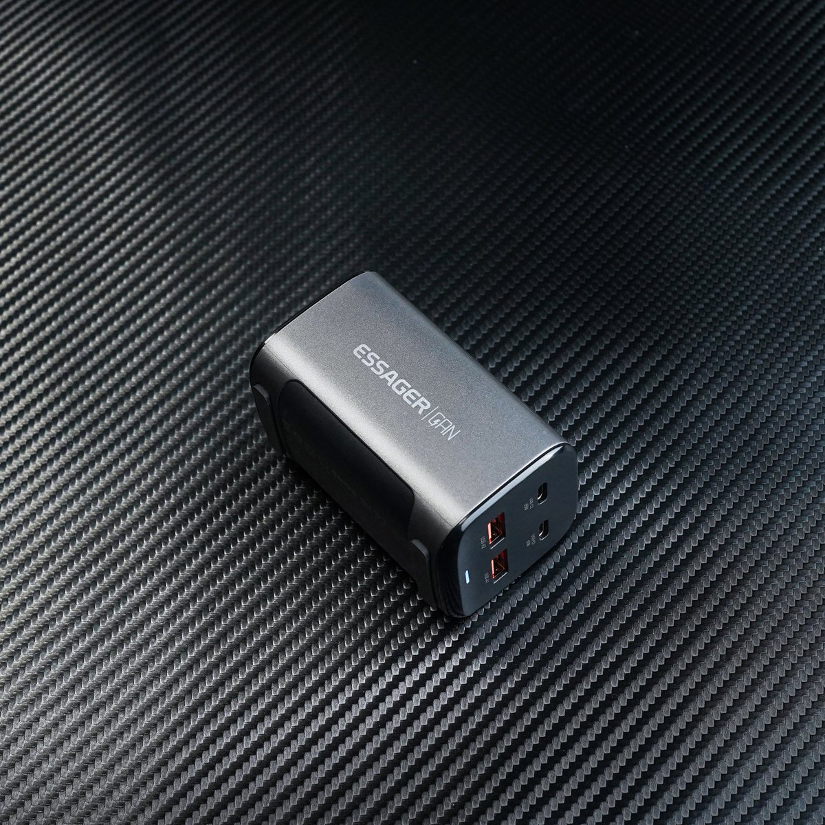 Essageroffcial's tweet photo. Stay charged wherever you are with our pocket-sized charger. Compact, convenient, and ready to power up your devices!
#essager #Power  #setup https://t.co/mFt5Co4KyH