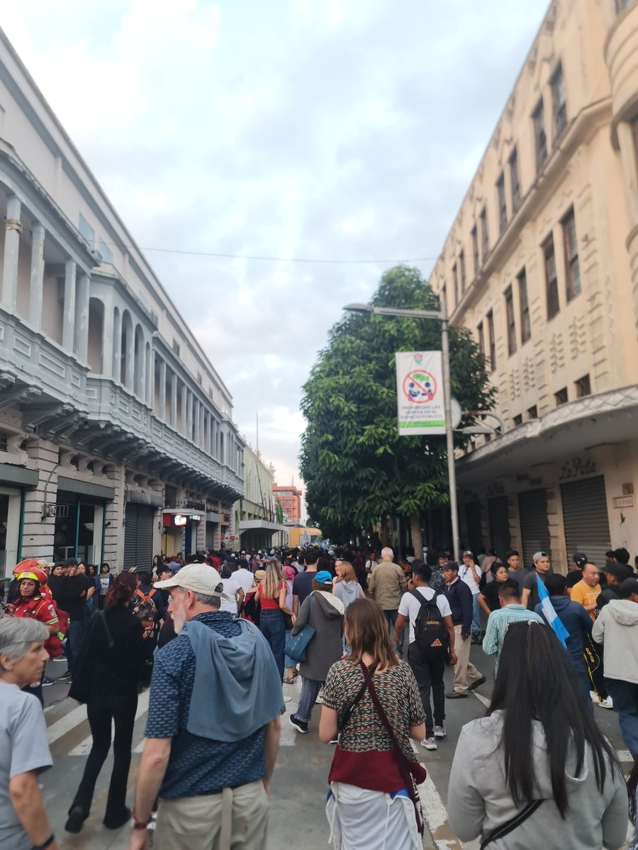 Hay alegría en la calle de mi barrio...