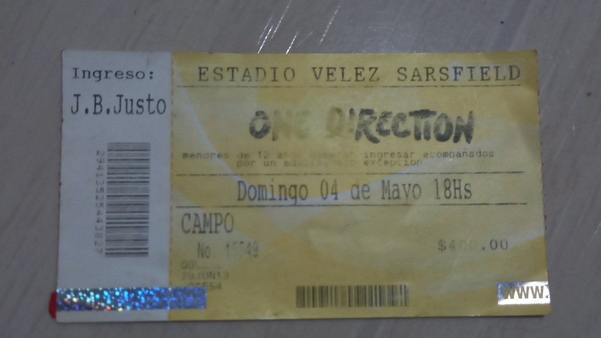helenitaaa3's tweet photo. 400 PESOS LA ENTRADA PARA VER A 1D EN 2014 https://t.co/9a29L51dpO