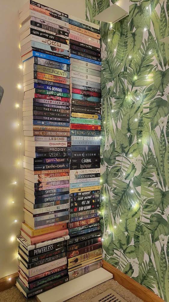 JenniferBajer's tweet photo. PROUD TEACHER MOMENT❣️📚😍

If you’ve been following me for awhile, you would recognize this book stack. One of my previous students, Zaina, read 115 books in 2023, far surpassing last year’s total of 75! My heart is so full and filled with pride. This girl is unstoppable! 🥰 https://t.co/XFh2io8zUQ