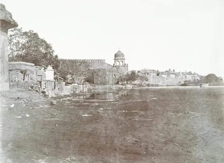 Red fort on the banks of the yamuna river, Delhi, 1858

#HistoryofIndia