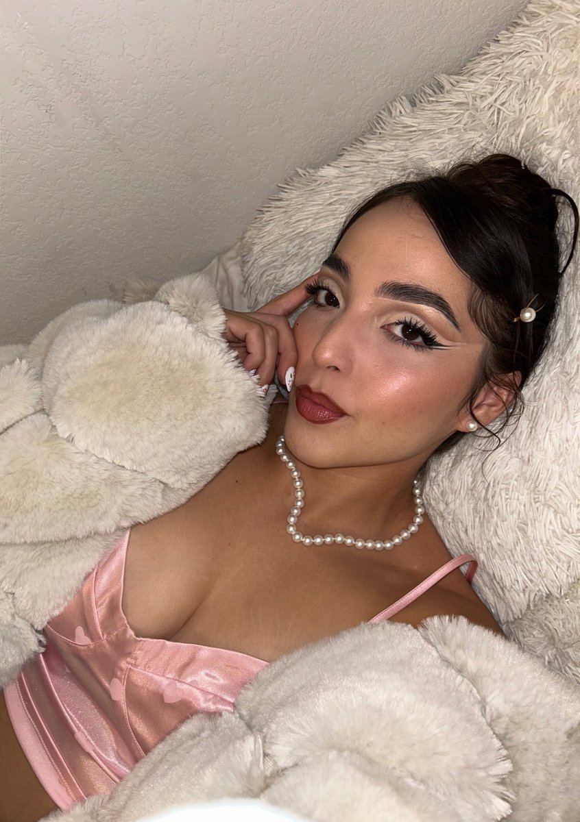 allyondra's tweet photo. I just wanna see you shine cause I know you are a star girl ✨ https://t.co/3SInQ18d1n