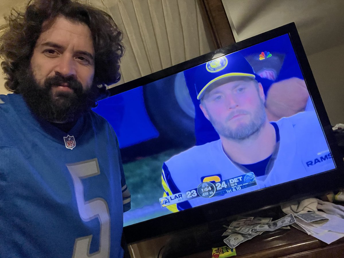 JimmyVhyde's tweet photo. All praise be to allahhhh ta people https://t.co/9b4PTF90uM