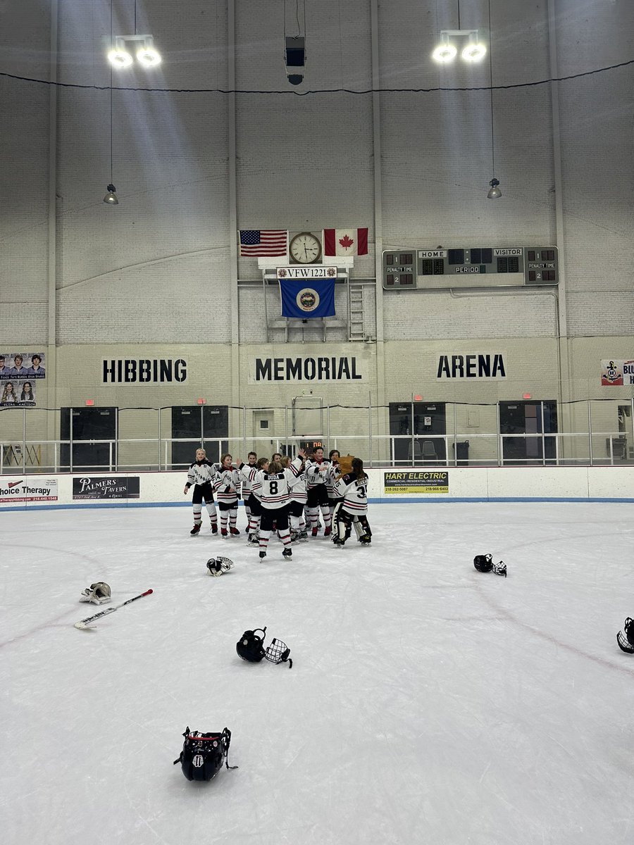 RochYouthHockey's tweet photo. @RochesterREDSQA came home with a little hardware from Hibbing! Congrats boys!! #champions #ironrangehockey @YouthHockeyHub https://t.co/4swtLYsrtz