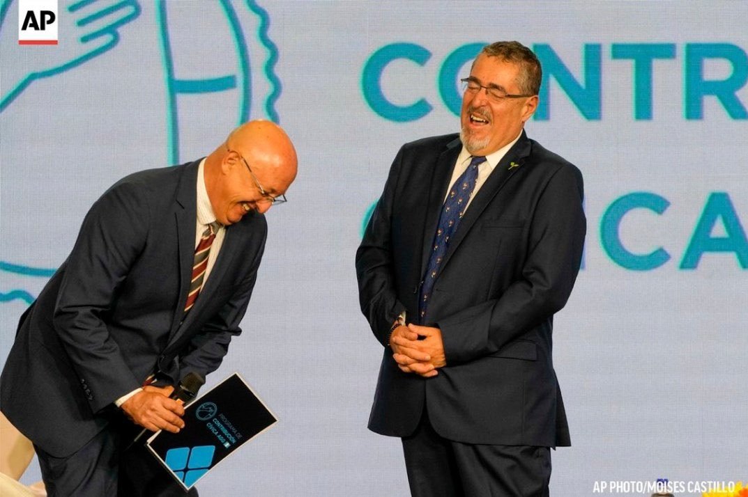 - ¡Vos! ¿Cómo se llama el gordo que fue presidente de la Junta Directiva del Congreso?
- Allan Rodríguez