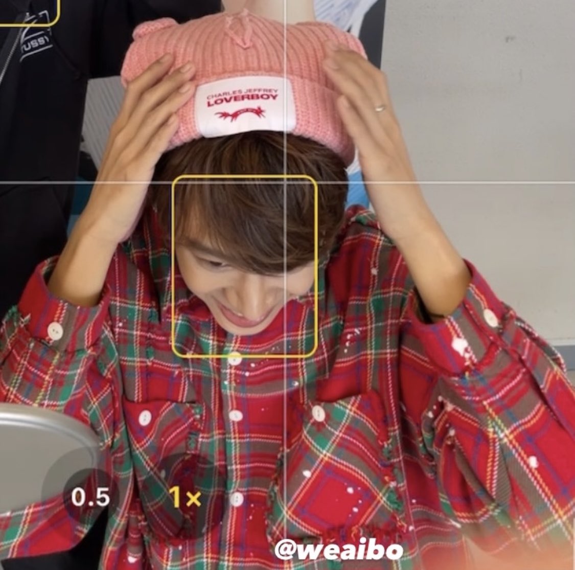 weaibo's tweet photo. 카메라 각도 진짜 킹받음 ㅎㅏ https://t.co/rosLH68YmU