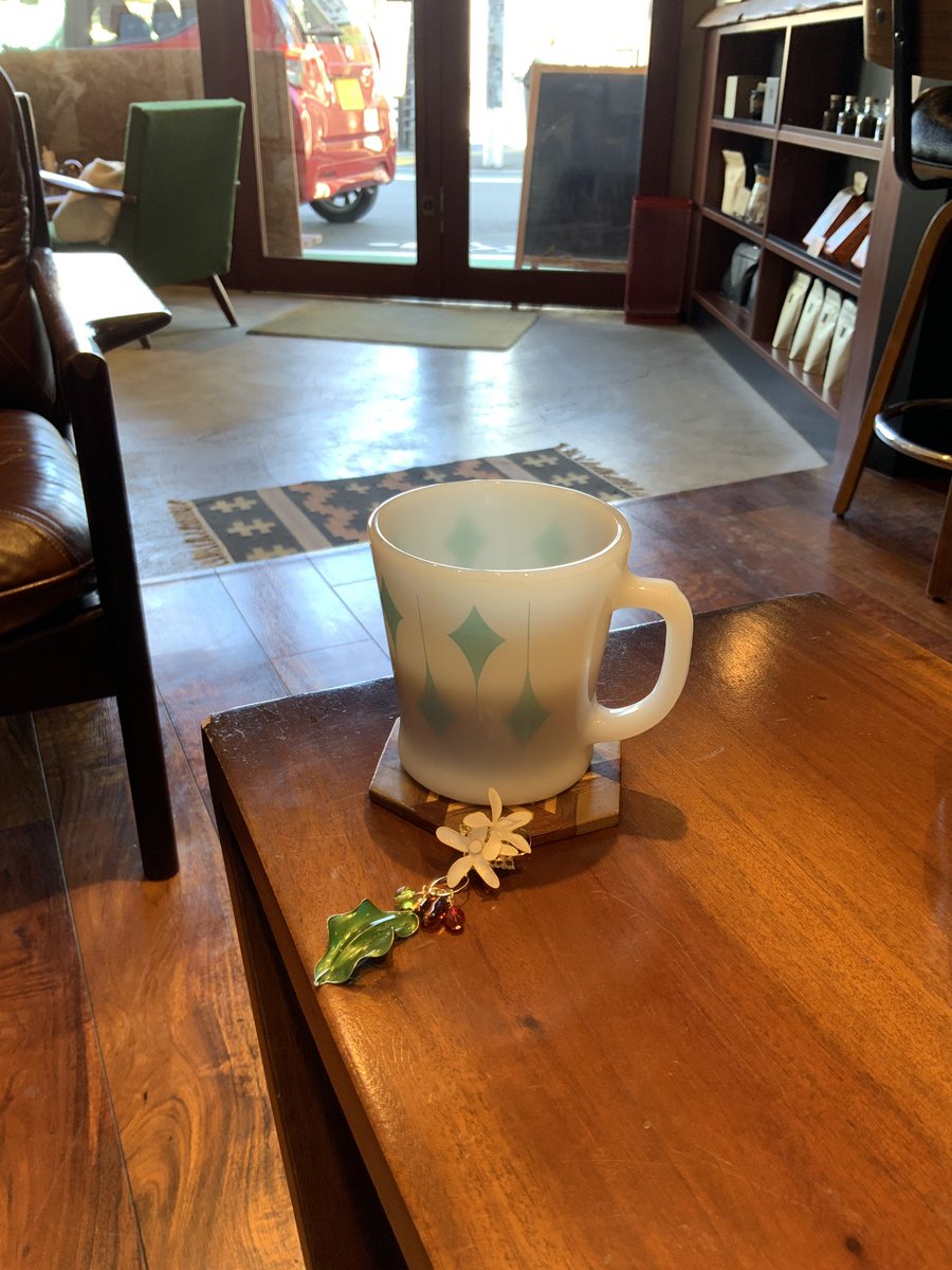 cats_wind_fire's tweet photo. 気になっていた八王子のLAMP COFFEEさんへ
コーヒーもインテリアも60-70’sの音楽もめっちゃ好みなのでまた来ます
自作の「コーヒーの花から豆までピアス」とともに

漂って来るコーヒー豆の香りがまたたまりません☕️

#lampcoffee 
#コーヒー 
#コーヒーのある暮らし 
#ハンドメイドアクセサリー https://t.co/sRMe9hkM3l