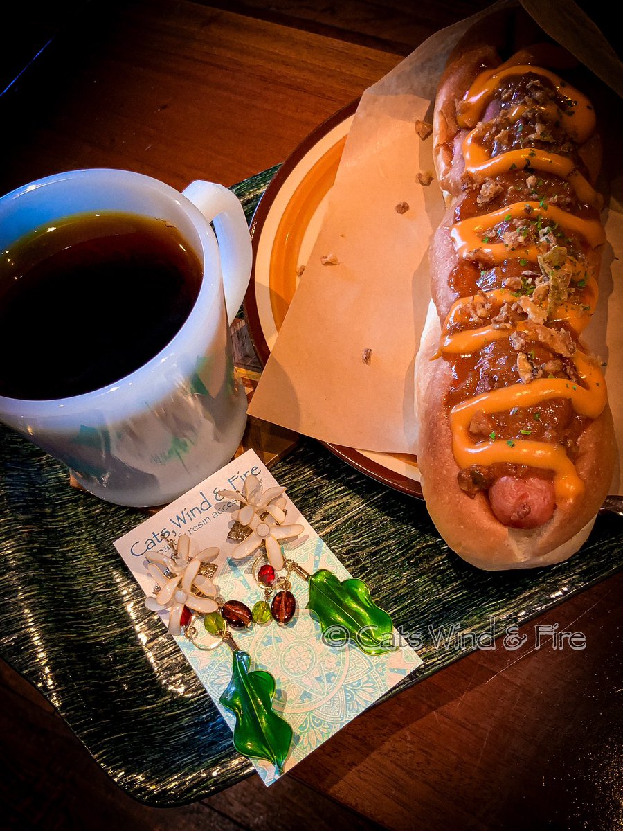 cats_wind_fire's tweet photo. 気になっていた八王子のLAMP COFFEEさんへ
コーヒーもインテリアも60-70’sの音楽もめっちゃ好みなのでまた来ます
自作の「コーヒーの花から豆までピアス」とともに

漂って来るコーヒー豆の香りがまたたまりません☕️

#lampcoffee 
#コーヒー 
#コーヒーのある暮らし 
#ハンドメイドアクセサリー https://t.co/sRMe9hkM3l