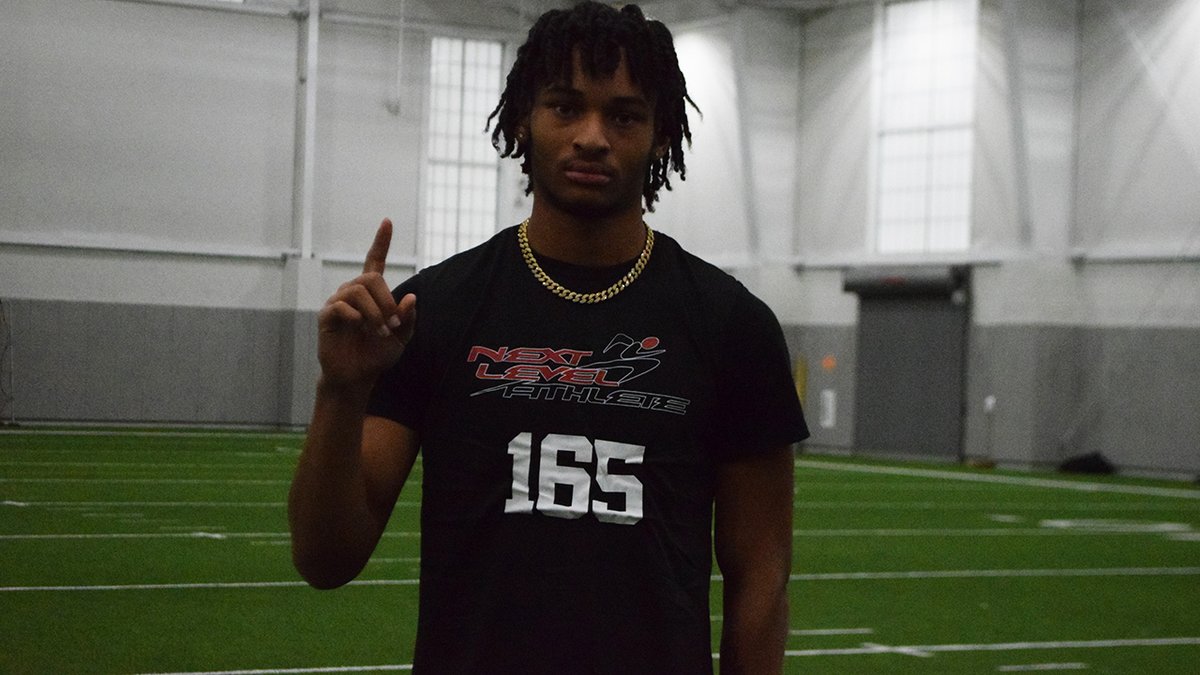 GPowersScout's tweet photo. Lancaster's Carter Jones took home QB MVP honors at the @NextLevelD1 Top 100 in Dallas. He had a strong showing from start to finish and has a bright future under center. 

#TXHSFB | @PaniniAmerica

Dallas MVPs: https://t.co/qo7cvAvFq4 https://t.co/mYTe2vjgiQ