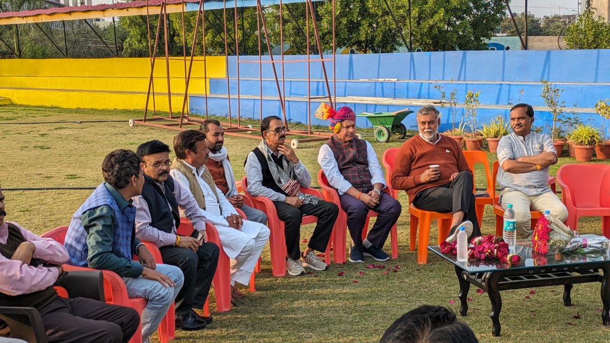vidisha_mp's tweet photo. आज की शाम आदरणीय प्रह्लाद पटेल जी एवं मित्रों के साथ कनारा मैदान विदिशा मे
आज की आनंद की जय हो l @prahladspatel @geeta__rajpoot @SSPatel15805493 @lodhi_nand @KocharSanyog @dharmendra_st https://t.co/YWkEIocz56
