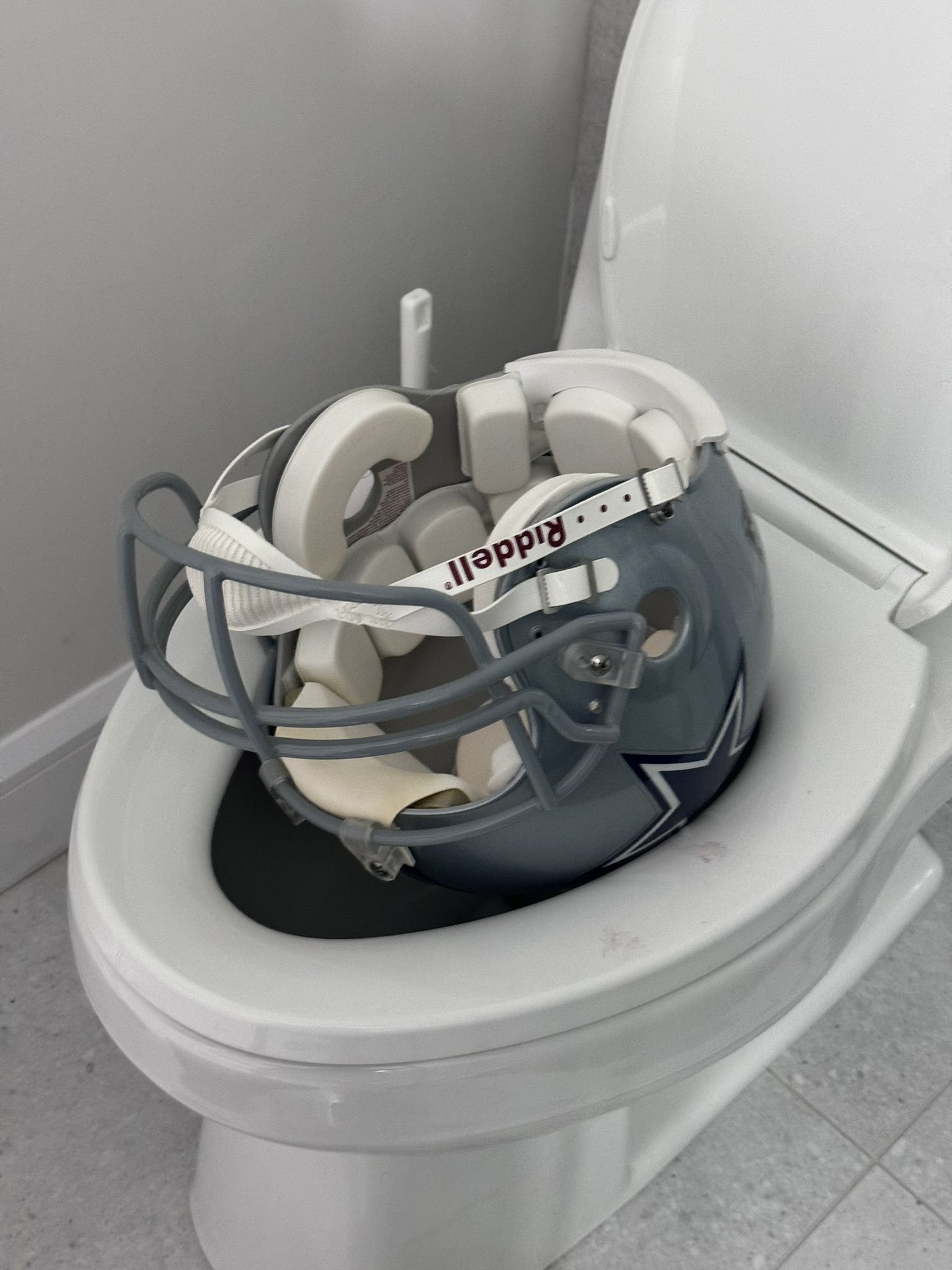 Kirk Tallman on X: "My toilet seat just came in !! https://t.co/NA3WuNXlRX"  / X