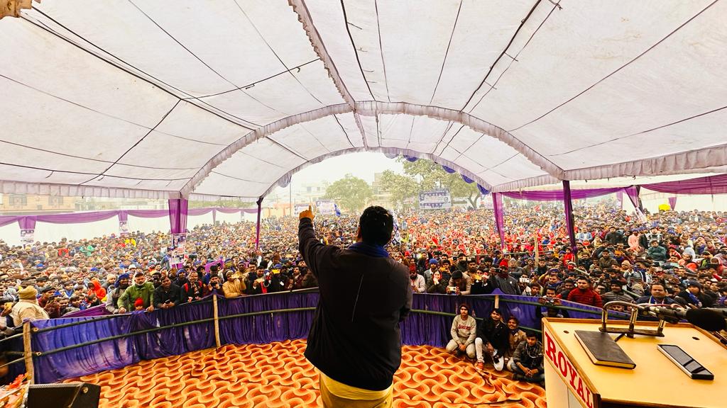 BhimArmyChief's tweet photo. लोकसभा चुनाव की तैयारी हेतु जनपद सीतापुर में ज़िला स्तरीय कार्यकर्ता सम्मेलन में अपनों के बीच। https://t.co/eJsFpagOJY