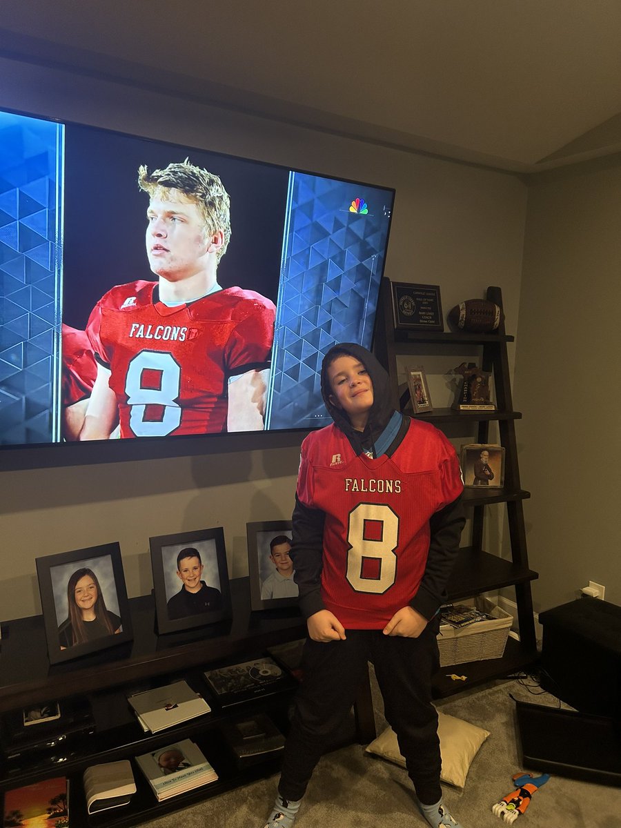 Well…it pays to be the head coach 🤣#onePride