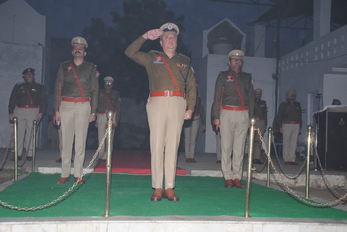 BathindaPolice's tweet image. SSP Bathinda conducted a General parade at Police Lines Bathinda and welfare meeting of Police officials today. Certificates were awarded to the Police Personnel demonstrating exemplary adherence to uniform standards and for doing good duty.
#GeneralParade