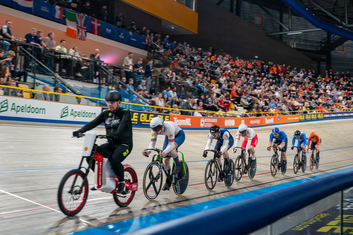 Hankenaar's tweet photo. De Keirin was een prachtige afsluiting van het EK Baanwielrennen. Dit was ongekend ... https://t.co/5nuzvml6sb