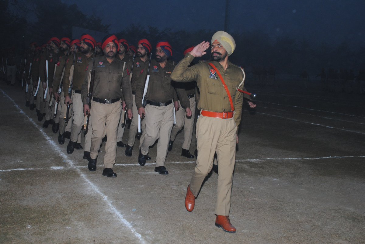 BathindaPolice's tweet image. SSP Bathinda conducted a General parade at Police Lines Bathinda and welfare meeting of Police officials today. Certificates were awarded to the Police Personnel demonstrating exemplary adherence to uniform standards and for doing good duty.
#GeneralParade