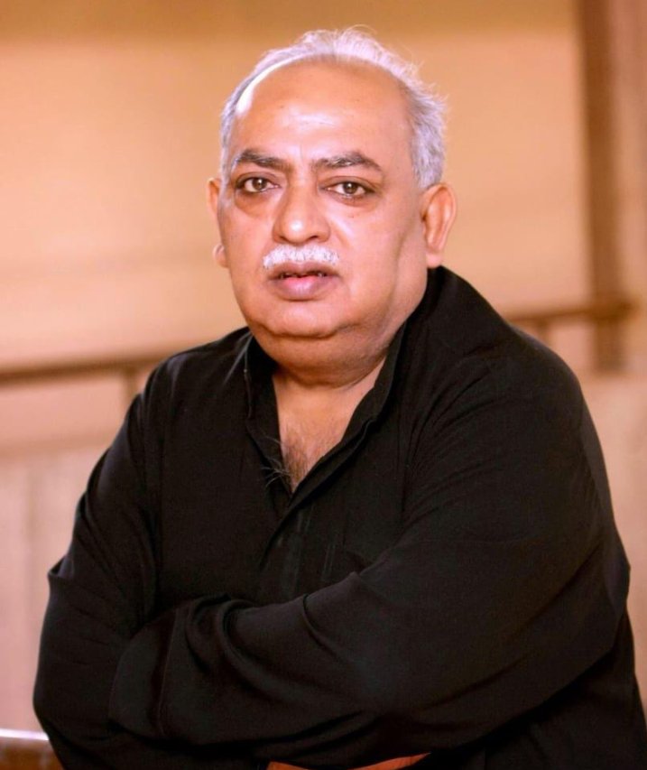 إِنَّا لِلَّٰهِ وَإِنَّا إِلَيْهِ رَاجِعُون🥲
 
मशहूर और मक़बूल शायर मुनव्वर राना साहब ने दुनिया-ए-फ़ानी को अलविदा कहा

"हमसे  मोहब्बत  करने  वाले  रोते  ही  रह  जायेंगे
हम जो किसी दिन सोये तो फिर सोते ही रह जायेंगे

अल्लाह उनकी मग़फ़िरत फरमाए...आमीन