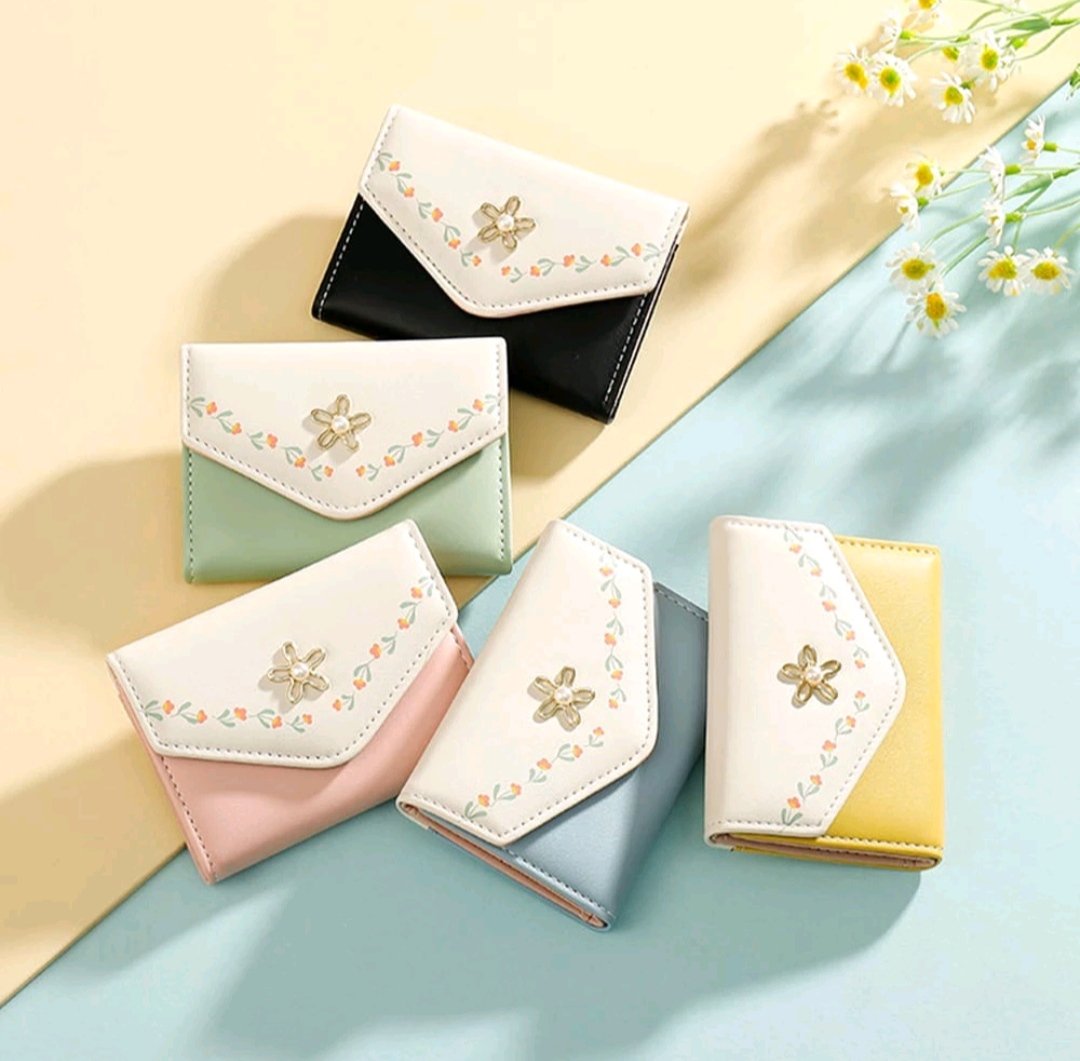 aurapallas's tweet photo. cek cek rekomendasi dompet lucu banget sih ini, banyak space buat kartu kesayangan, foto mas jamal dan pastinya uang xixixi 🥰✨ #racunshopee #zonauang #zonajajan #zonabelanja 

💰 a thread 💰 https://t.co/2qkaH4adc7