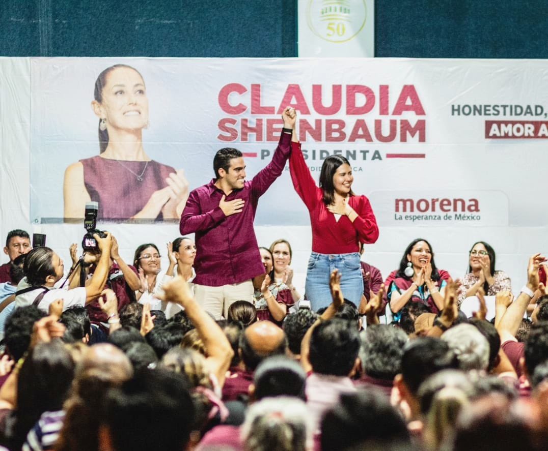 GinoSeguraV's tweet photo. Me siento profundamente honrado y agradecido por el apoyo recibido hoy en Cancún. La confianza y el respaldo de los líderes es invaluable. Su compromiso y visión nos impulsan a seguir adelante. Juntos, con @PartidoMorenaMx , estamos sentando las bases para un futuro prometedor, lleno de unidad, bienestar y esperanza para nuestro estado. Cada palabra de apoyo es un compromiso que cumpliré. Gracias de corazón a cada líder y a mi partido MORENA por creer en un proyecto de transformación para Quintana Roo, siempre de la mano de nuestra Gobernadora @MaraLezama . Unidos, seguimos escribiendo una historia de resultados y amor por nuestro pueblo. ¡Viva MORENA, @mario_delgado , viva @Claudiashein , viva @lopezobrador_ , y viva la #CuartaTransformación del país! ¡Sigamos construyendo un futuro lleno de logros y bienestar para todos!

Precandidato Único al Senado de la República por Segunda Fórmula.
Mensaje dirigido a Militantes y Simpatizantes de la Coalición Sigamos Haciendo Historia y Morena.