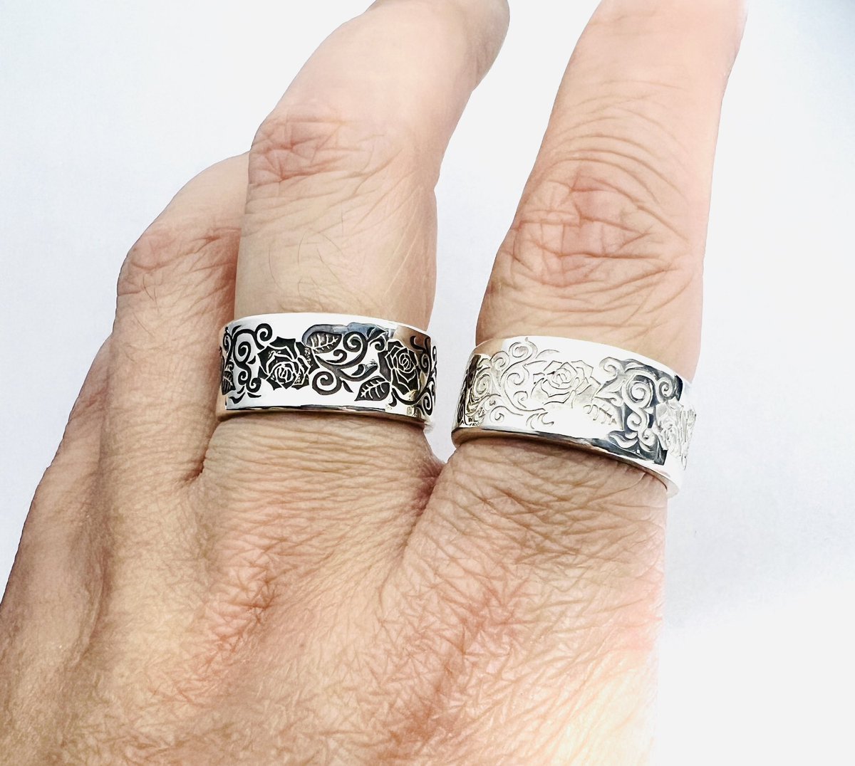 BLUE_ROSE_KIYO's tweet photo. プレゼント企画の

three ROSE ring

の当選者様からの連絡が24時間を過ぎてしまった為、
再抽選になりますm(_ _)m

明日の発表です☆

さて！今日もアトリエに来客あるので、それまで気合い入れて、
オーダー品の仕上げ頑張ります！
ᕦ(ò_óˇ)ᕤ https://t.co/SMaRCjGDhS