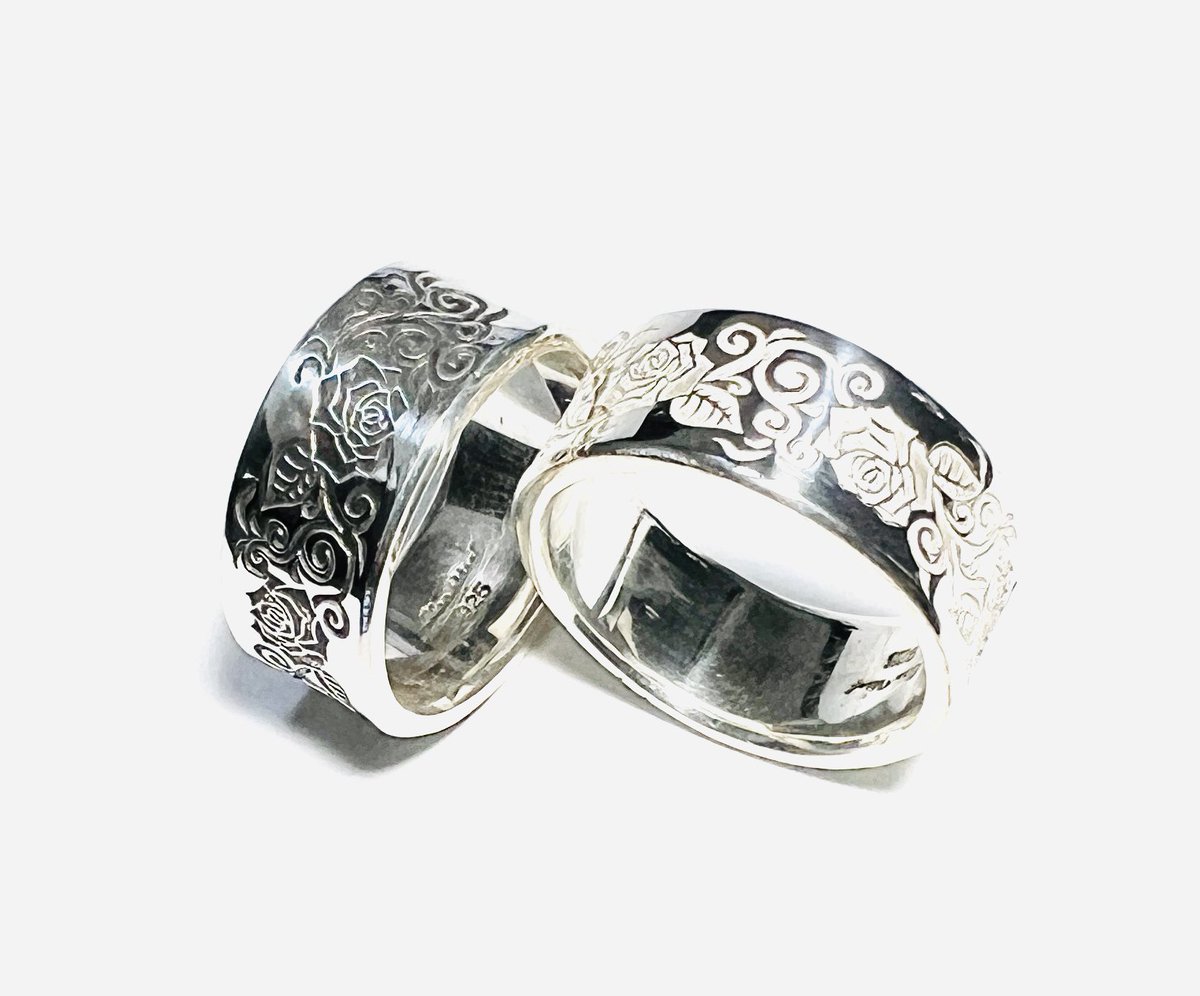 BLUE_ROSE_KIYO's tweet photo. プレゼント企画の

three ROSE ring

の当選者様からの連絡が24時間を過ぎてしまった為、
再抽選になりますm(_ _)m

明日の発表です☆

さて！今日もアトリエに来客あるので、それまで気合い入れて、
オーダー品の仕上げ頑張ります！
ᕦ(ò_óˇ)ᕤ https://t.co/SMaRCjGDhS