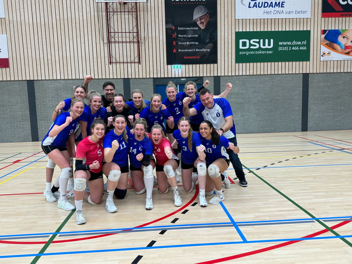 US D1 nam revanche voor de thuisnederlaag tegen VCN en won in Capelle met 1-3.
vizieropvolleybal.nl/us-amsterdam-d…
