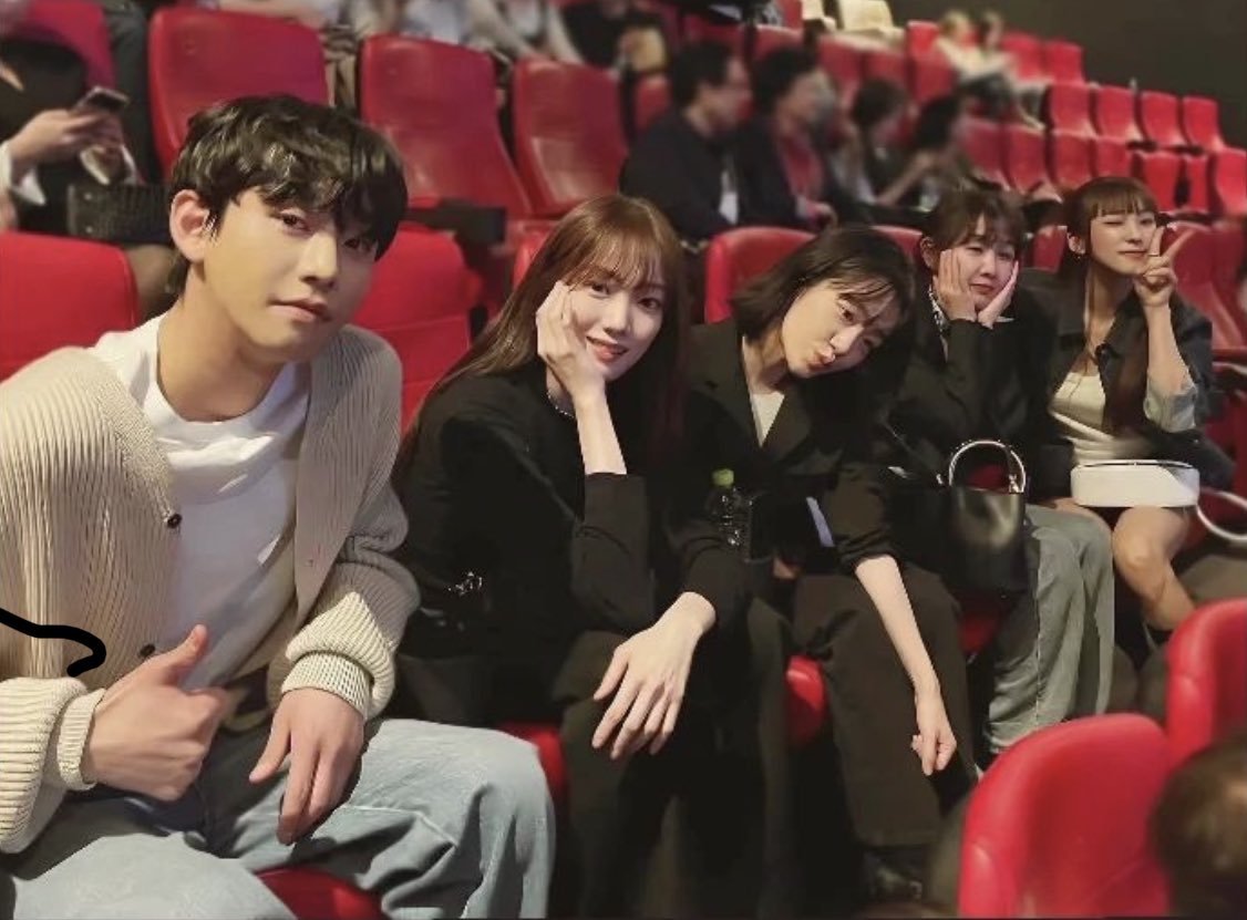 nebulalphacent's tweet photo. besties things~
ketika temen lo ada yg ga dateng tapi tetep di tag tuh bukti pertemanan deket bgtt lohh😍 ibaratnya kayak nunjukkin circle-nya siapa ajaa wkwk

nothing new its just me missing them sm🙂👋🏻

#돌담즈 https://t.co/ZwFoca31lX