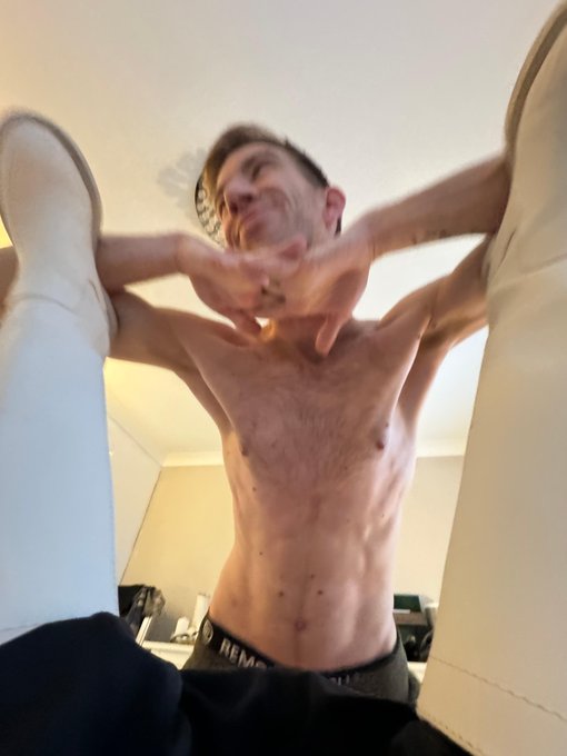 Its all innocent, I promise. Nothing naughty going on here...👀 https://t.co/Ejam5De4nu