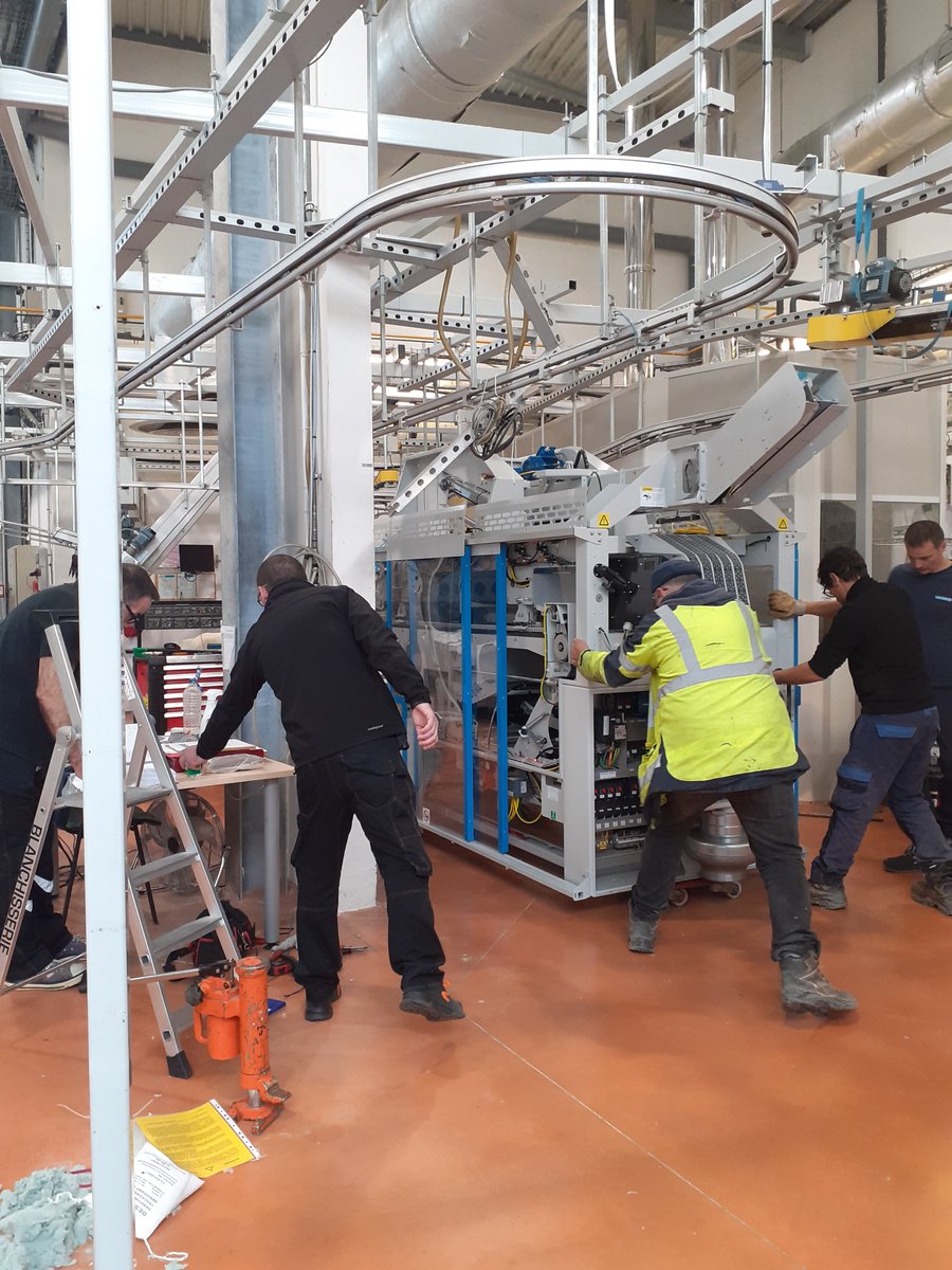 Le CH Perpignan s'est doté d'un nouveau robot plieur de linge plus performant FOX AF qui pliera le linge de travail de nos soignants et celui de nos patients.

Avec sa grande capacité de pliage, il permettra d'alléger la charge de manutention de nos agents de la blanchisserie.