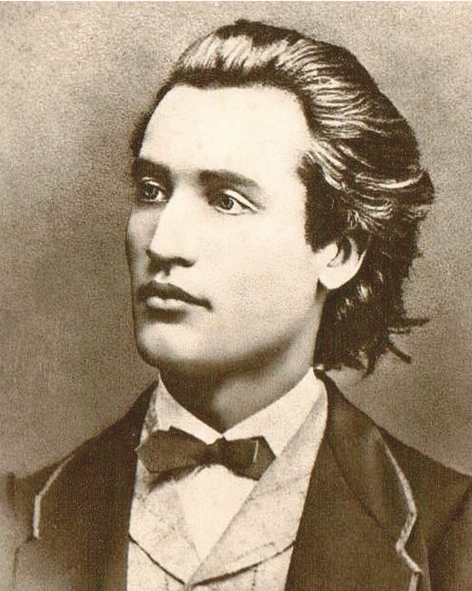 IonJinga's tweet photo. Mihai Eminescu-Ape vor seca în albie şi peste locul îngropării sale va răsări pădure sau cetate, şi câte o stea va veşteji pe cer în depărtări, până când acest pământ să-şi strângă toate sevele şi să le ridice în ţeava subţire a altui crin de tăria parfumurilor sale (G Călinescu) https://t.co/Mm8ZWrTumd