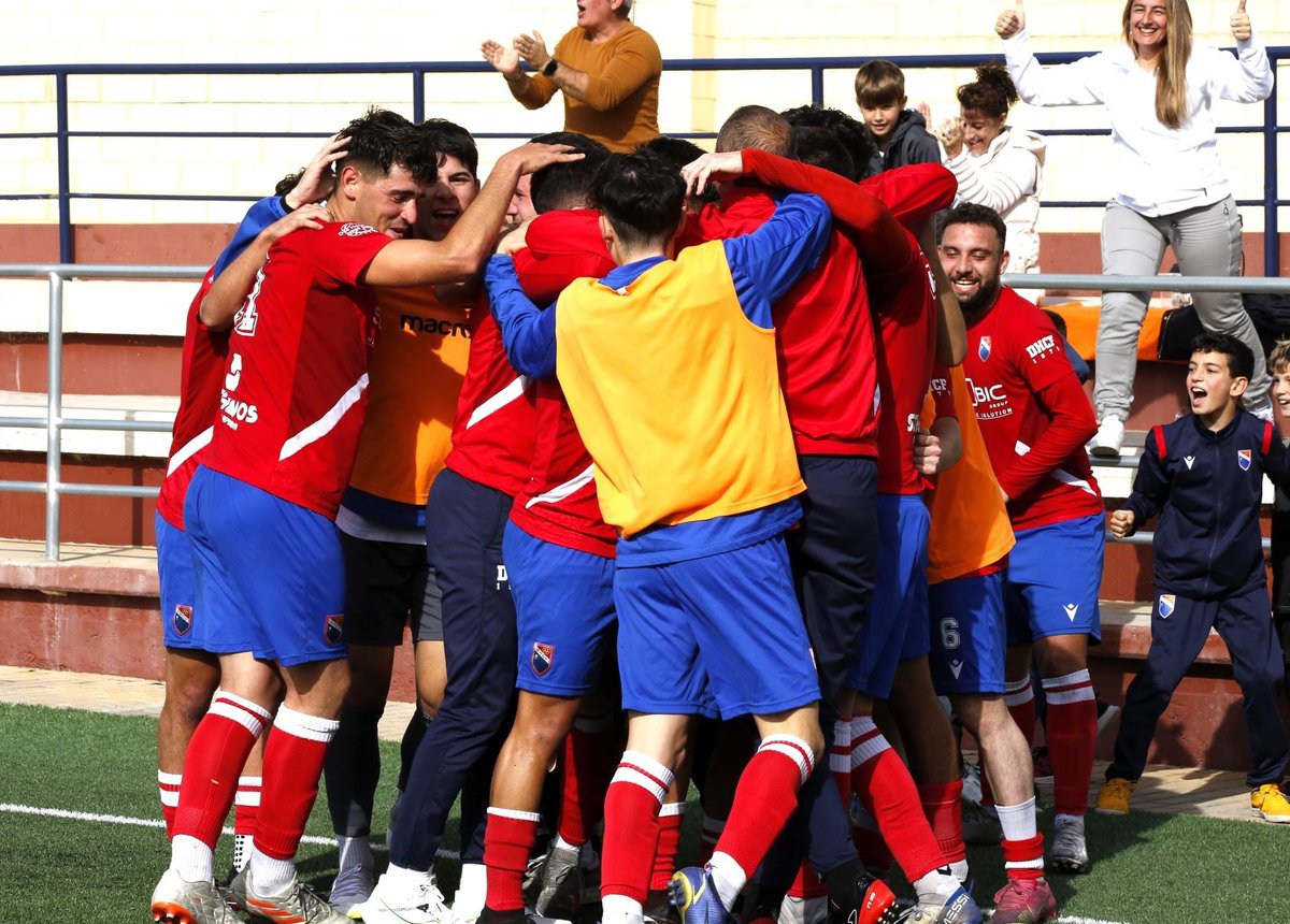 _Doshermanascf's tweet photo. 📸La foto de la jornada😍.
Orgullosos de nuestros niños, de nuestra afición más joven, de lo que estamos creando en esta ciudad. 
𝗦𝗢𝗬 𝗗𝗘𝗟 𝗗𝗢𝗦 𝗛𝗘𝗥𝗠𝗔𝗡𝗔𝗗 𝗖.𝗙 𝗬 𝗟𝗢 𝗗𝗘𝗖𝗜𝗠𝗢𝗦 𝗖𝗢𝗡 𝗢𝗥𝗚𝗨𝗟𝗟𝗢. https://t.co/i7ApzzlsDN
