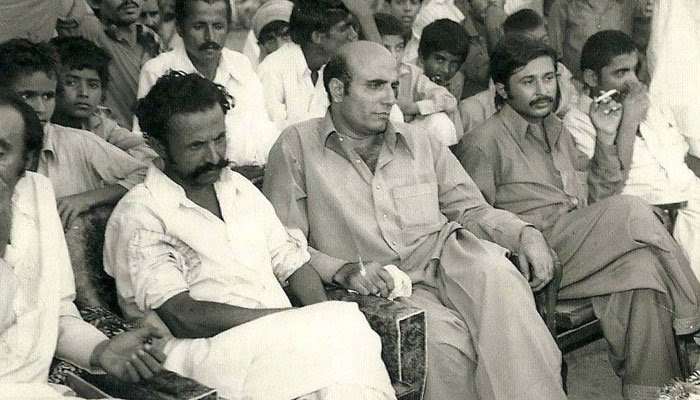 WaqarComrade's tweet photo. Fazil Rahu staged a massive "Haari Conference" where thousands of people gathered at his native village of Rahuki in October 1979. He and his son Muhammad Siddique Rahu were jailed for holding a peaceful political conference at Rahuki in October 1979.
#ShaheedFazilRahoo https://t.co/PgkQE99vB8