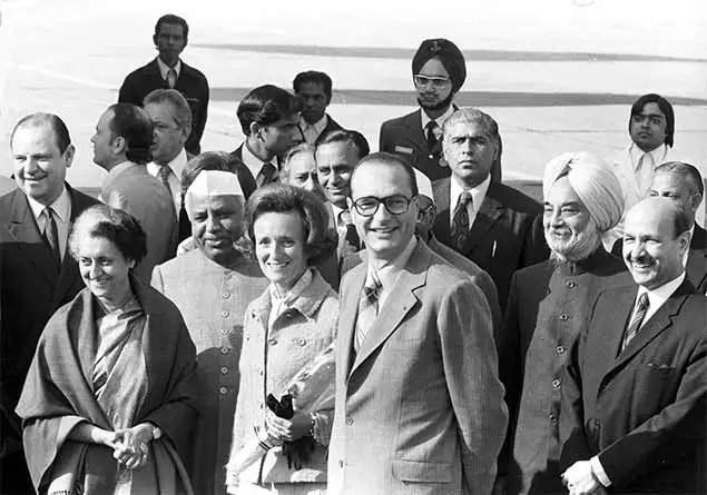 In 1976, Prime Minister Jacques Chirac became the first French leader to be invited for India’s Republic Day. An admirer of India who had studied Sanskrit, he saw India as a major emerging power and pushed for boosting political and economic cooperation with France. (2/7)